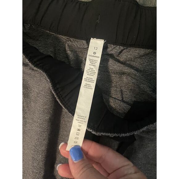 Lululemon gray On the FLY pants women’s 12 pockets 29” inseam STRETCH - Picture 3 of 4